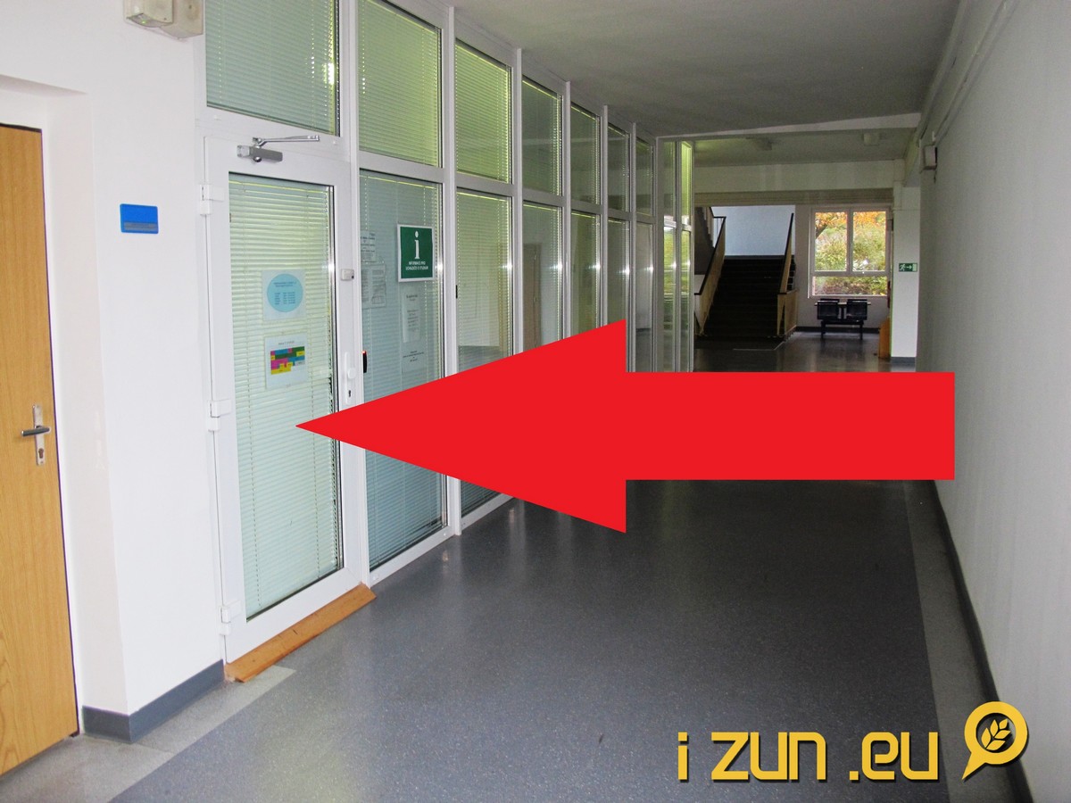 Učebna S, která se nachází v prvním patře technické fakulty nedaleko učebny MII. Učebna S, která se nachází v prvním patře technické fakulty nedaleko učebny MII.