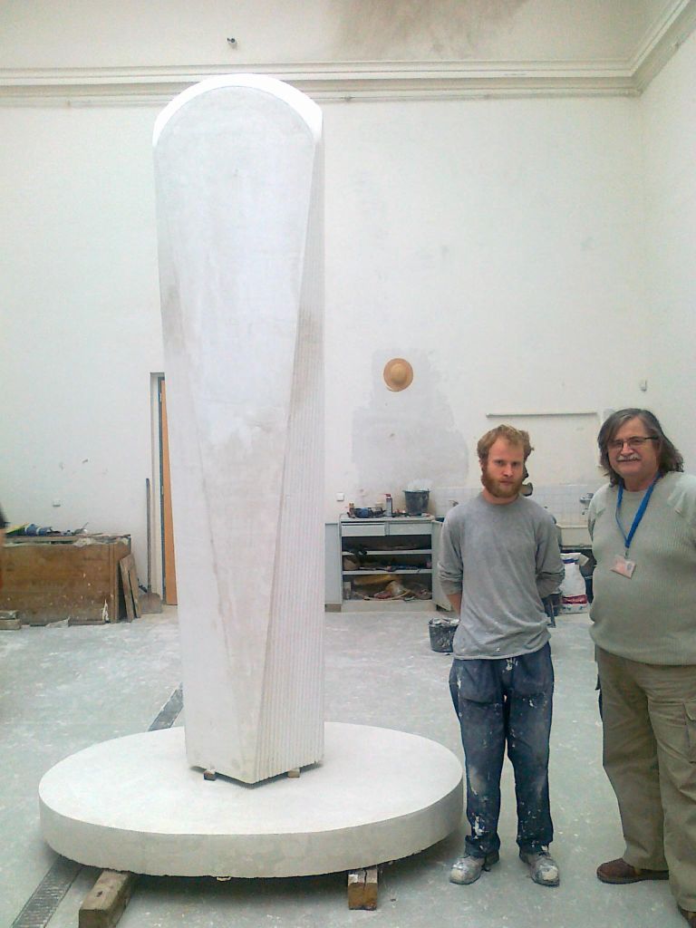 Petr Lacina autor pomníku (zdroj Suchdolské listy) Petr Lacina autor pomníku (zdroj Suchdolské listy)