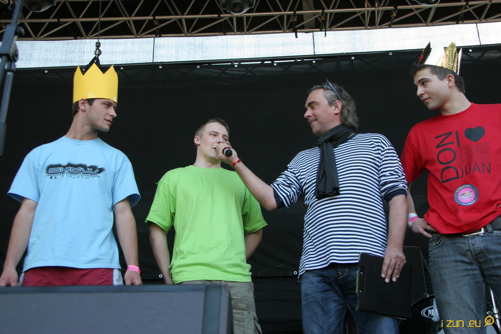 4 zástupci pražských univerzit na jevišti Majálesu 4 zástupci pražských univerzit na jevišti Majálesu