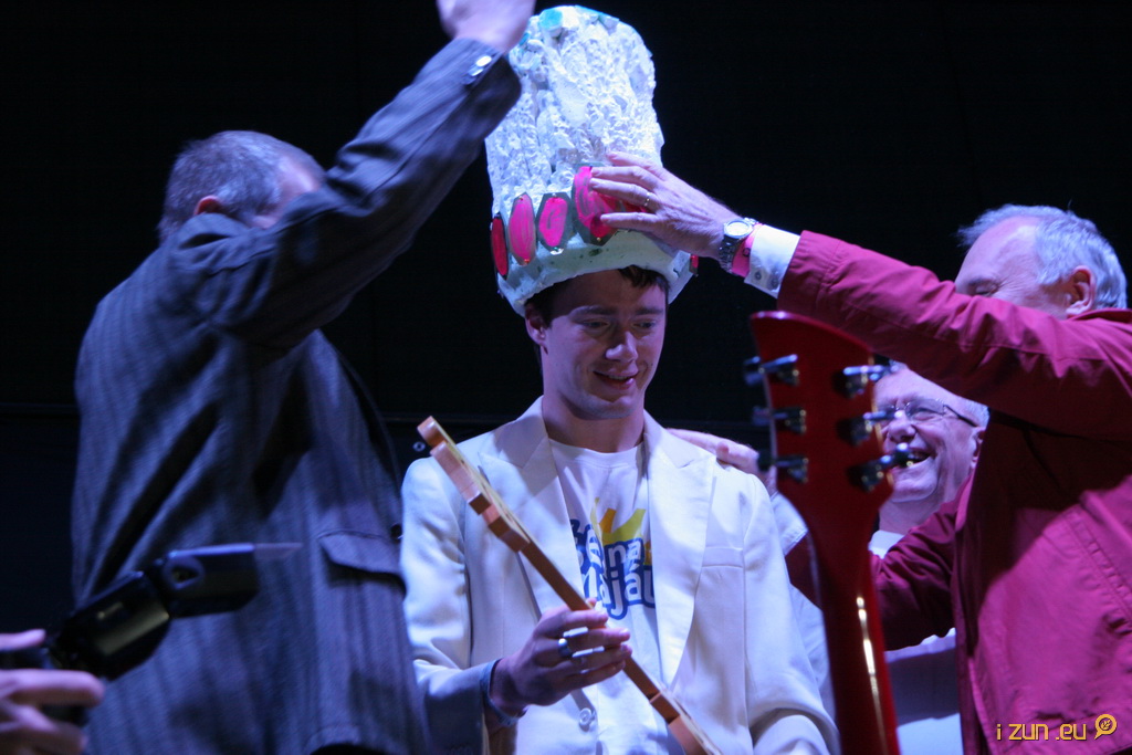 KAŽDÝ bude lepší než tento cápek KAŽDÝ bude lepší než tento cápek