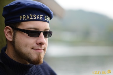 Zpověď kapitána podbabského přívozu: Když vypadne motor, hodinku pádlujeme