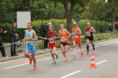 Jeden závod, osm studentů, 42 195 metrů