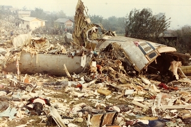 Před 37 lety se do polí na Suchdole zřítilo letadlo. Co letecké neštěstí zapříčinilo?